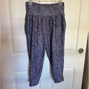 Athleta purple salutation printed crop jogger